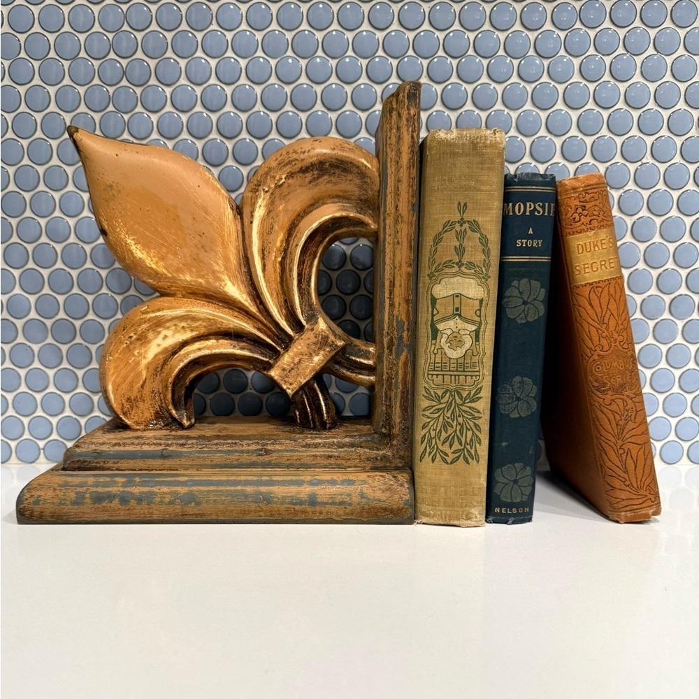 Fleur-de-lis Wood Book Stop - Picture 4 of 11
